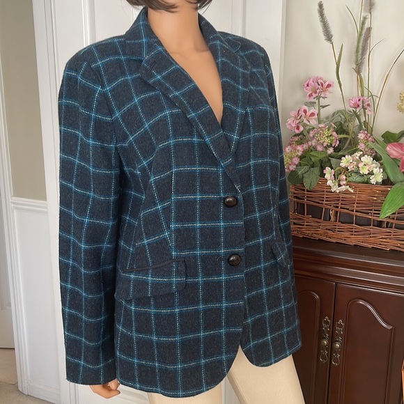 Talbots blue plaid blazer w basket weave buttons - Picture 3 of 12